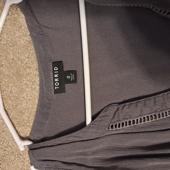 Torrid Gray Tank Top Size 0 plus size shows cleavage SEXY - Picture 2 of 2